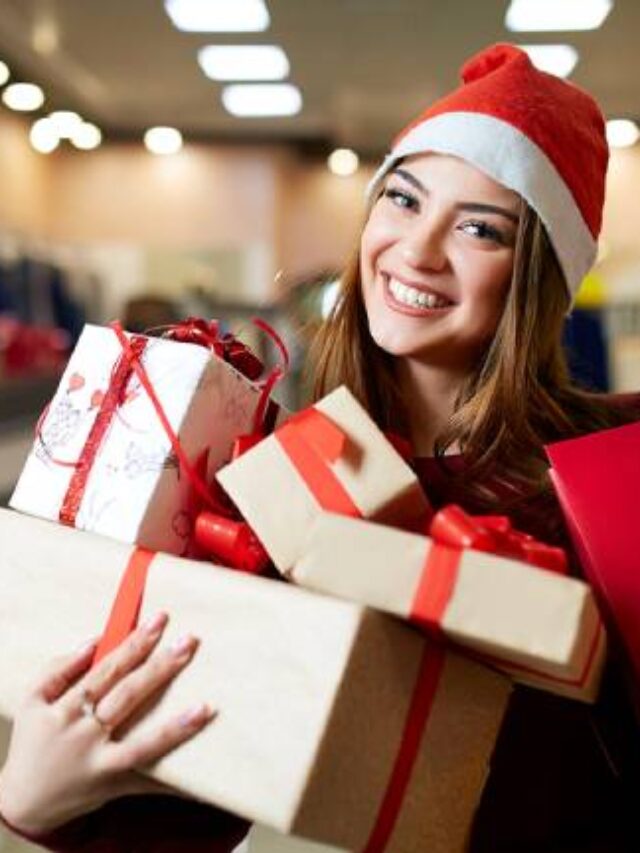 Woman-shopping-for-gifts